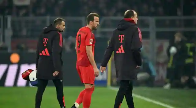 Harry Kane injured in Bayern Munichâ€™s draw against Borussia Dortmund in the Bundesliga